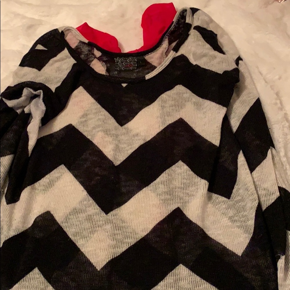 Long sleeve shirt with chevron print